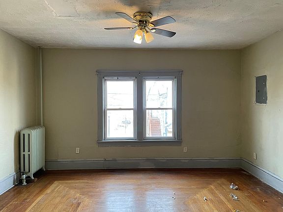 4th image of 594 Main St #2