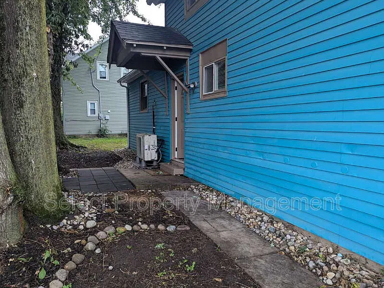 601 W Brackenridge St — Photo 3