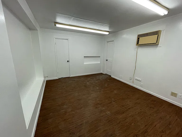 719 E Mulberry St — Photo 3