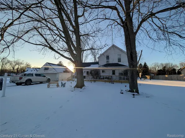 24436 Mount Olive Dr, Brownstown, MI 48134