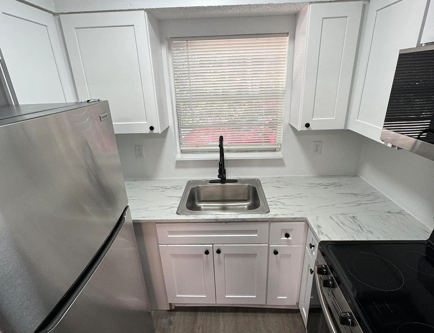 1 bed, 1.0 bath, 750 sqft, $1,050 — Photo 2