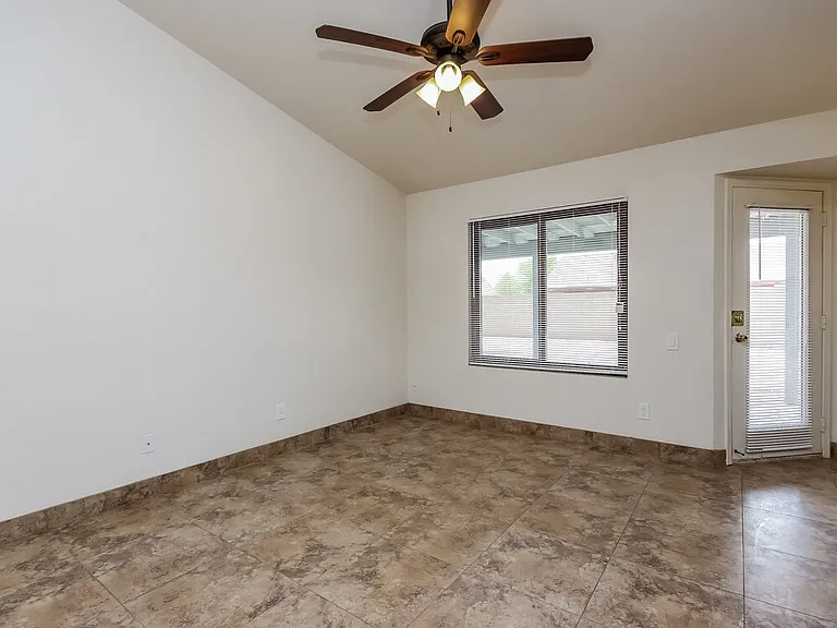 378 S Galaxy Dr — Photo 4