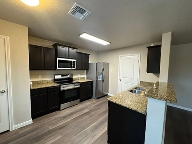 2906 Lavender Mdw — Photo 8