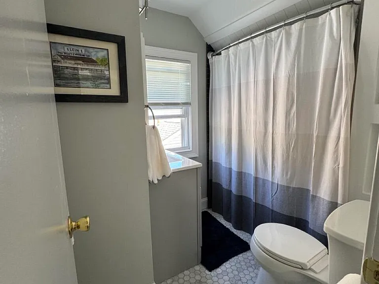 70 Wilson Ave — Photo 3