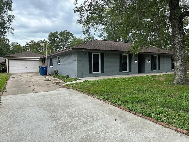 228 Oak Manor Dr — Photo 4