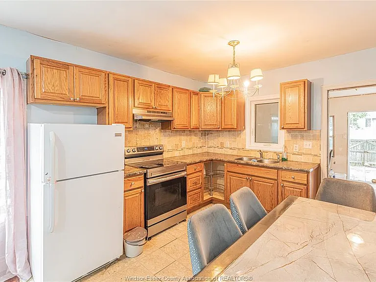 526 Josephine Ave — Photo 6