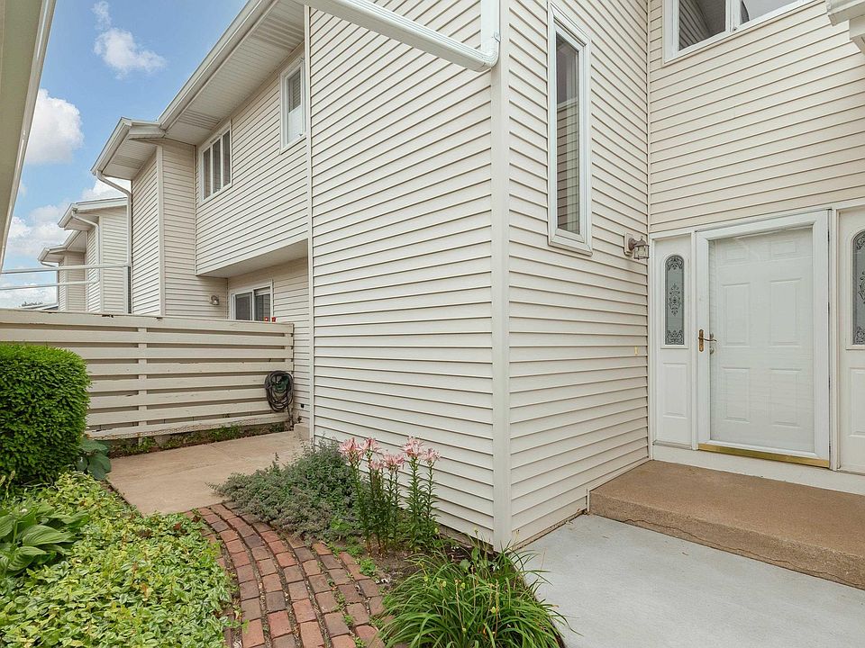 3088 Parkwild Dr, Bettendorf, IA 52722 Zillow