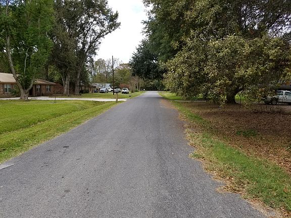 Exterior Neighborhood (street photo)