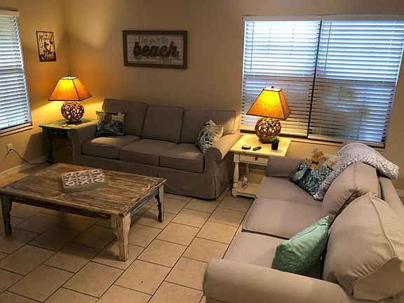 3rd image of 2832 Villa Woods Cir