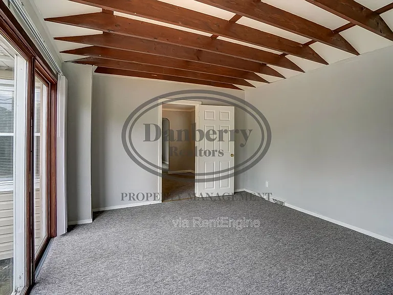 1017 Searles Rd — Photo 13