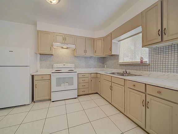 Spacious Kitchen
