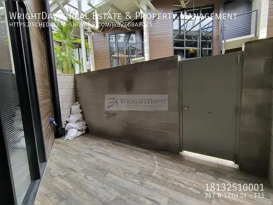 Stunning Channelside Lofts 1/1 — Photo 3