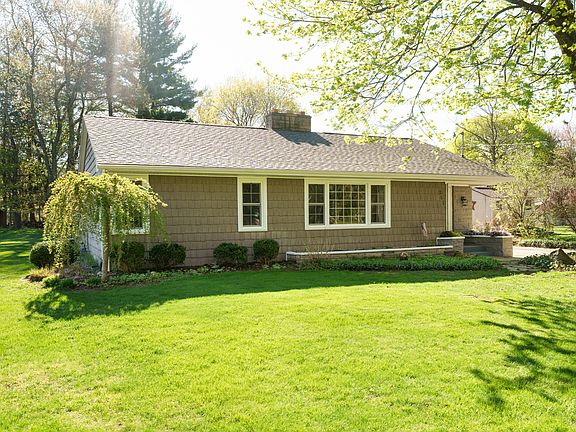 2nd image of 251 W Hamilton Ln