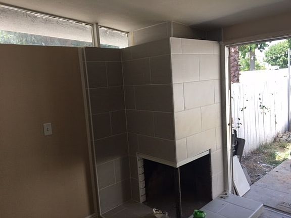 4th image of 1111 Gravelia St