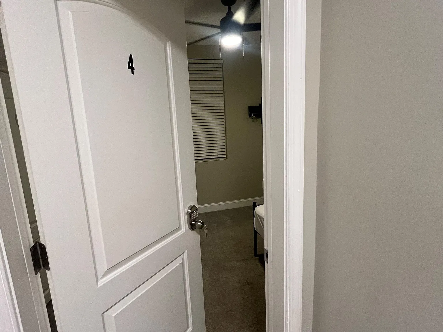 4 bed, 3.5 bath, 1908 sqft, $862 — Photo 2