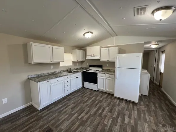 902 Brookhills Dr, Cantonment, FL 32533