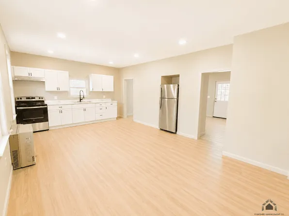 4 Oxford St #2, Waterville, ME 04901