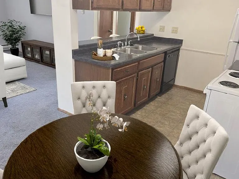 1308 Meadowcreek Dr — Photo 2