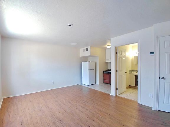 2nd image of 308 Vassar Dr SE APT 3