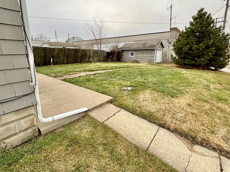 1319 E Lake Ave — Photo 16