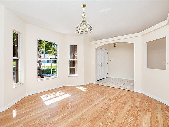 5th image of 9654 Saragossa St