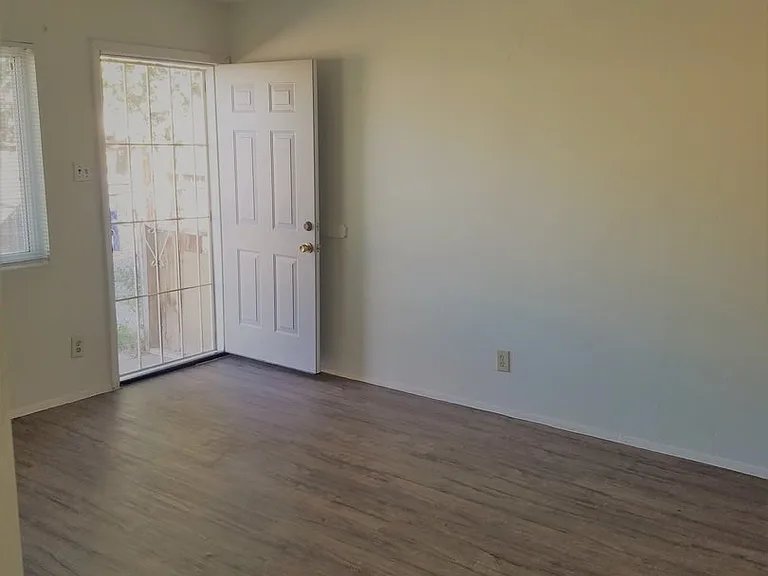528 Vermont Street NE — Photo 8