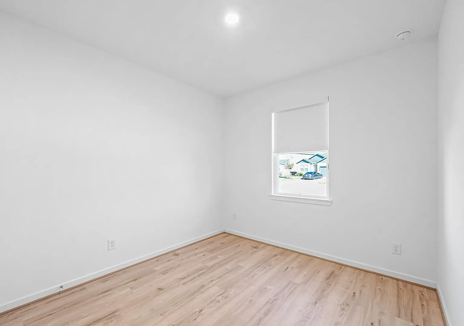 4 bed, 2.0 bath, 1730 sqft, $2,300 — Photo 4