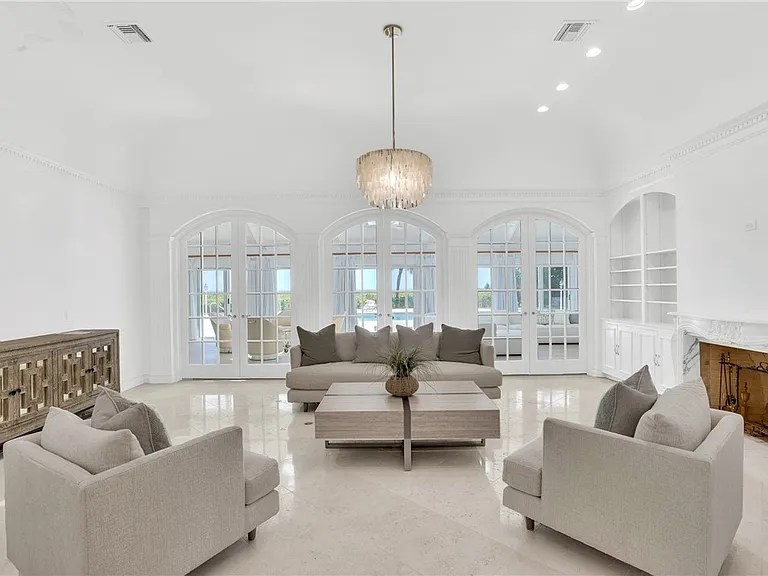 1916 Ocean Dr — Photo 12
