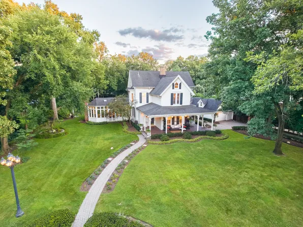 201 Scottswood Rd, Riverside, IL 60546