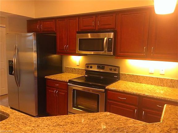3rd image of 618 SE 10th Pl