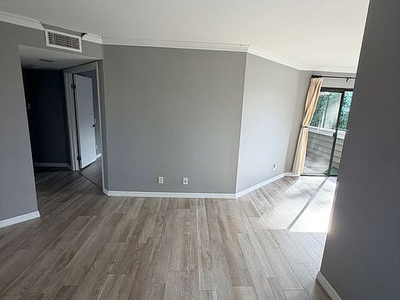 5th image of 12 Cambria Ln