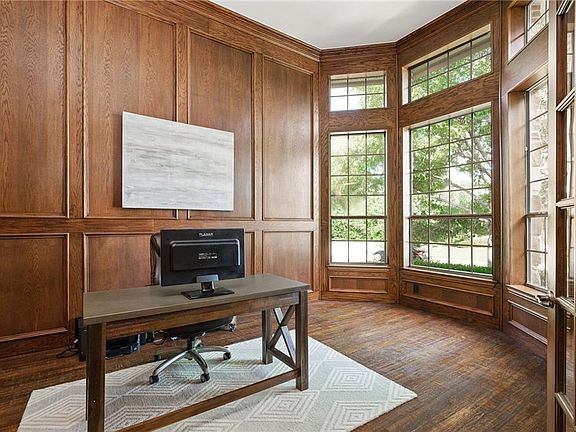 5th image of 1504 Stratford Pl
