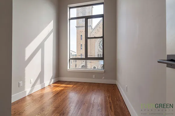 Rented by Evergreen Apartments BK | media 28