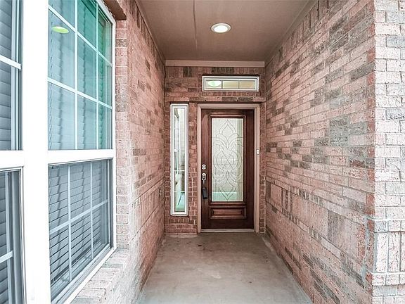 2nd image of 1106 Glenwood Canyon Ln