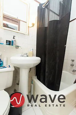 Rented by Wave Real Estate Group | media 32