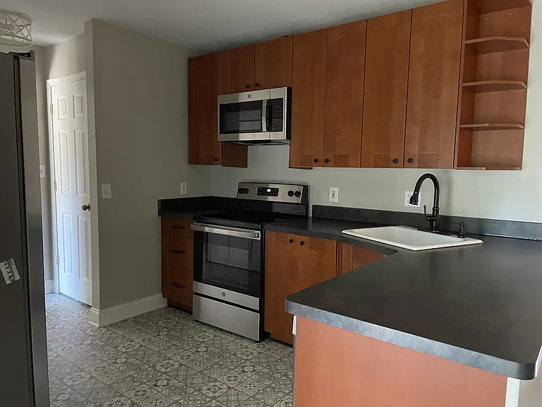 956 Seville Dr — Photo 10