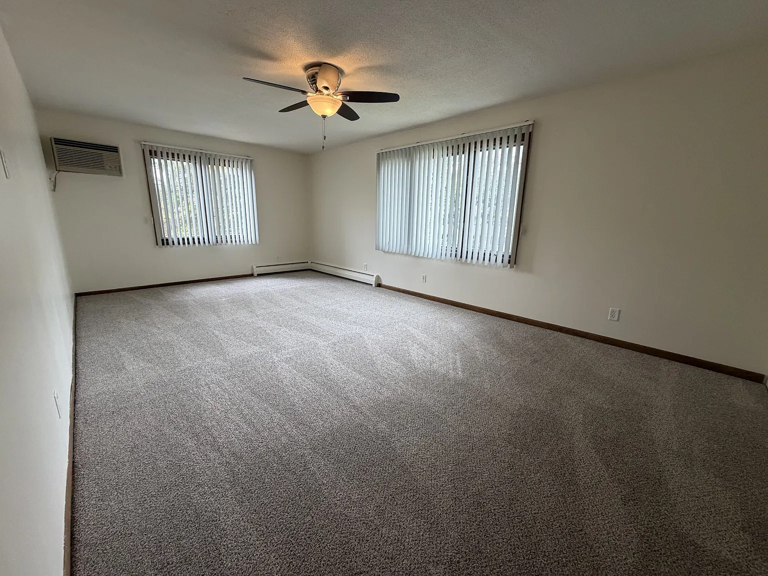 2 bed, 988 sqft, $1,695 — Photo 4