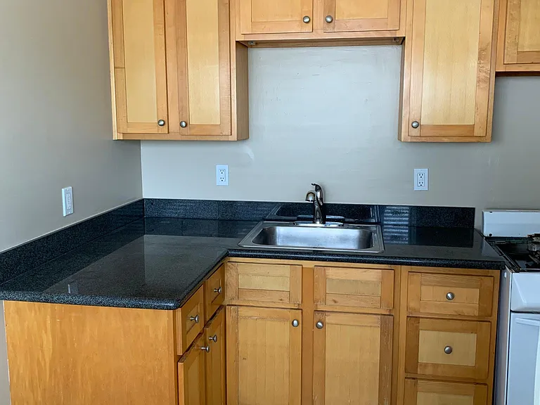 3005 Ellis St — Photo 5
