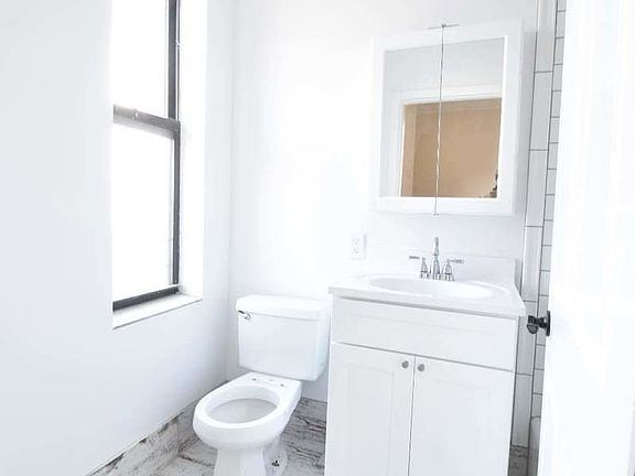 5th image of 2350 Broadway #907-A