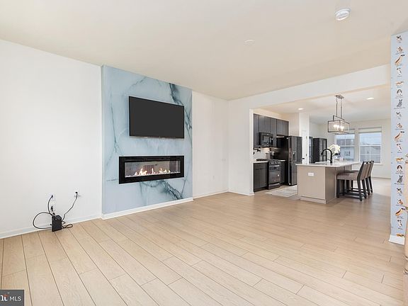 4th image of 109 Stribling Way