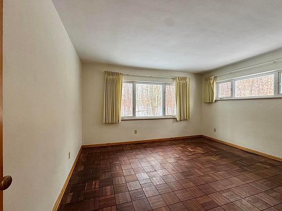 5th image of 7445 N Clinton St