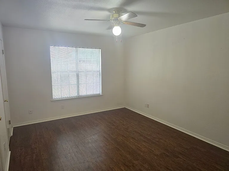 1915 Alex Ave — Photo 12
