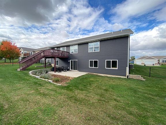 3rd image of 304 Grant Avenue Cir