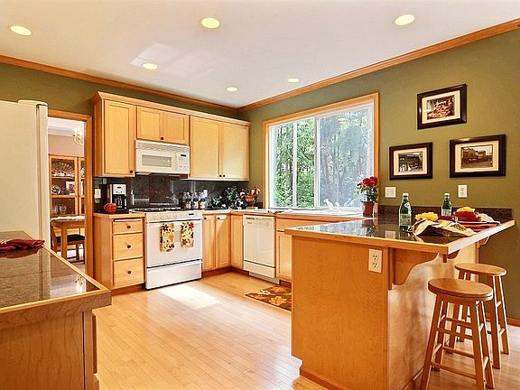 4th image of 1928 28th Street Ct NW