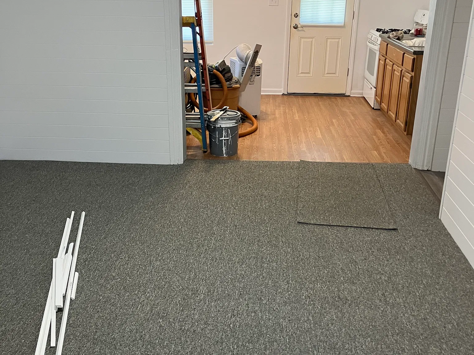 4 bed, 1.5 bath, 1200 sqft, $1,200 — Photo 2