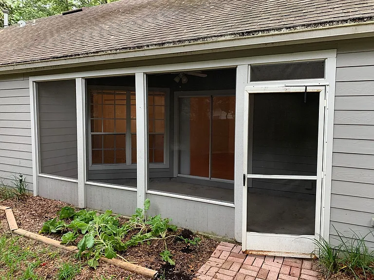 10617 SW 55th Pl — Photo 3