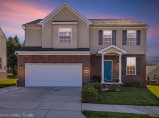 59606 Twin Pines Dr, New Hudson, MI