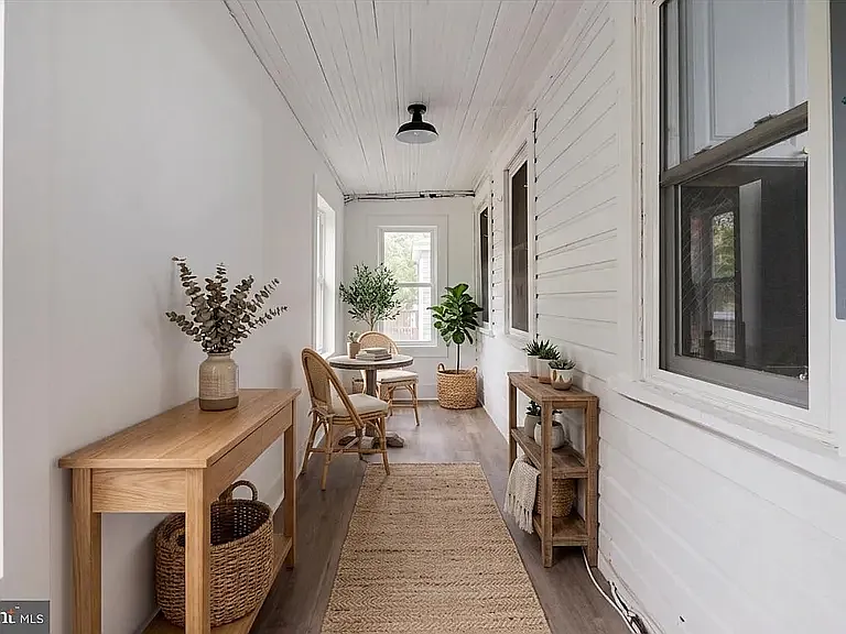323 Fairview Ave — Photo 14