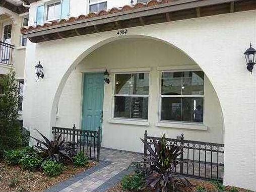 Townhome in Cooper City. 3 bed/3 bath. One bed downstairs