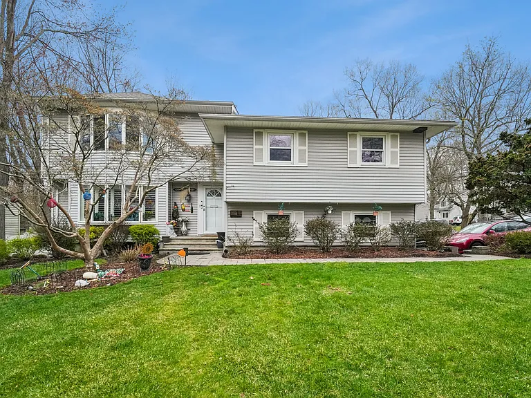 106 N Ashby Ave — Photo 1